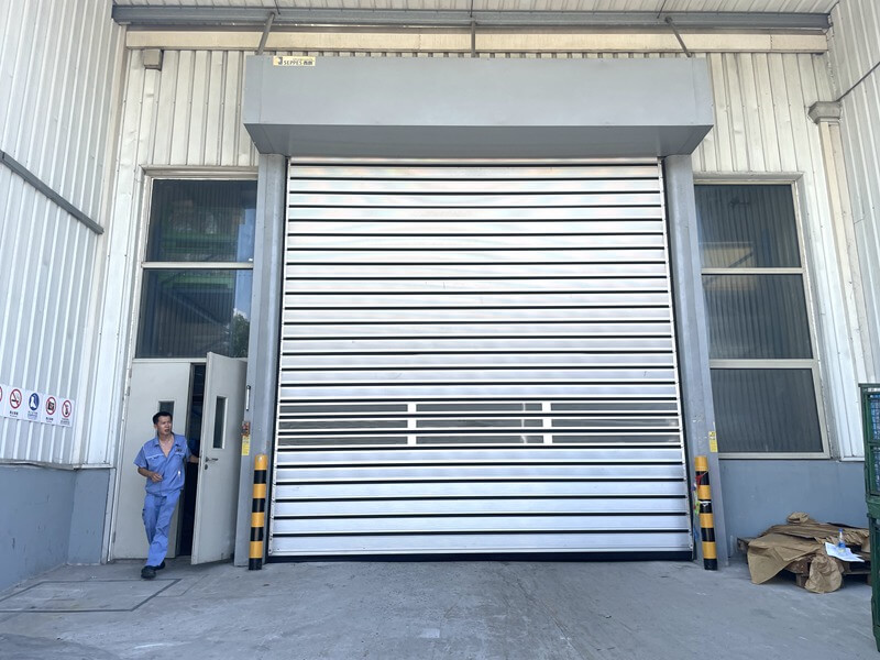 快关电动卷帘门厂家怎么选？美高门业为工业厂房提供智能联动门体方案插图
