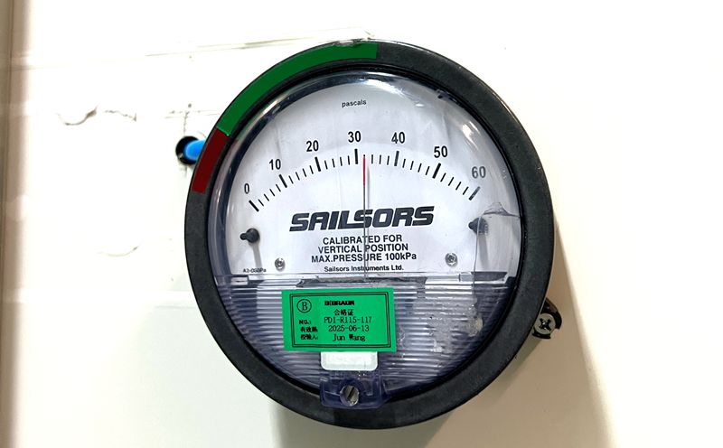 洁净室卷帘门怎么选？美高门业带你了解拉链式PVC快速门的应用与配置插图3